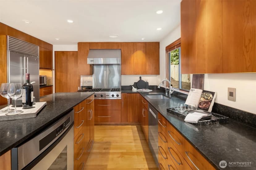 Property photo for 10020 Ne 27th Street, Bellevue photo 11