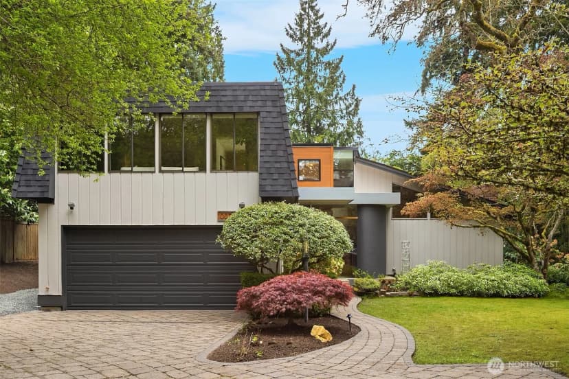 Property photo for 10020 Ne 27th Street, Bellevue photo 2
