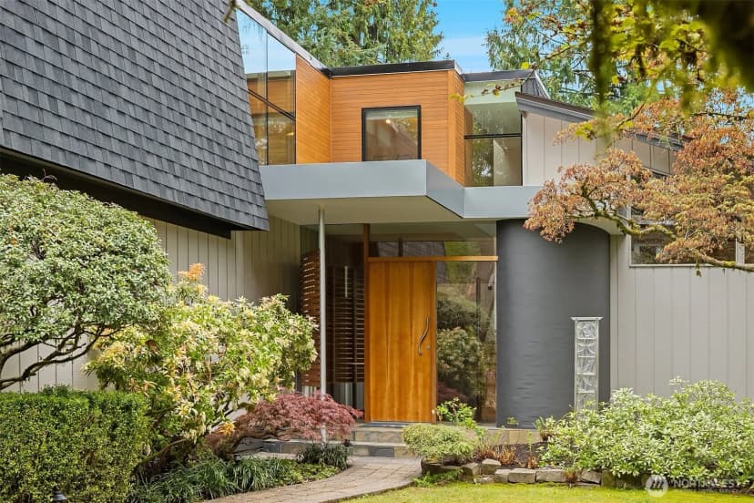Property photo for 10020 Ne 27th Street, Bellevue
