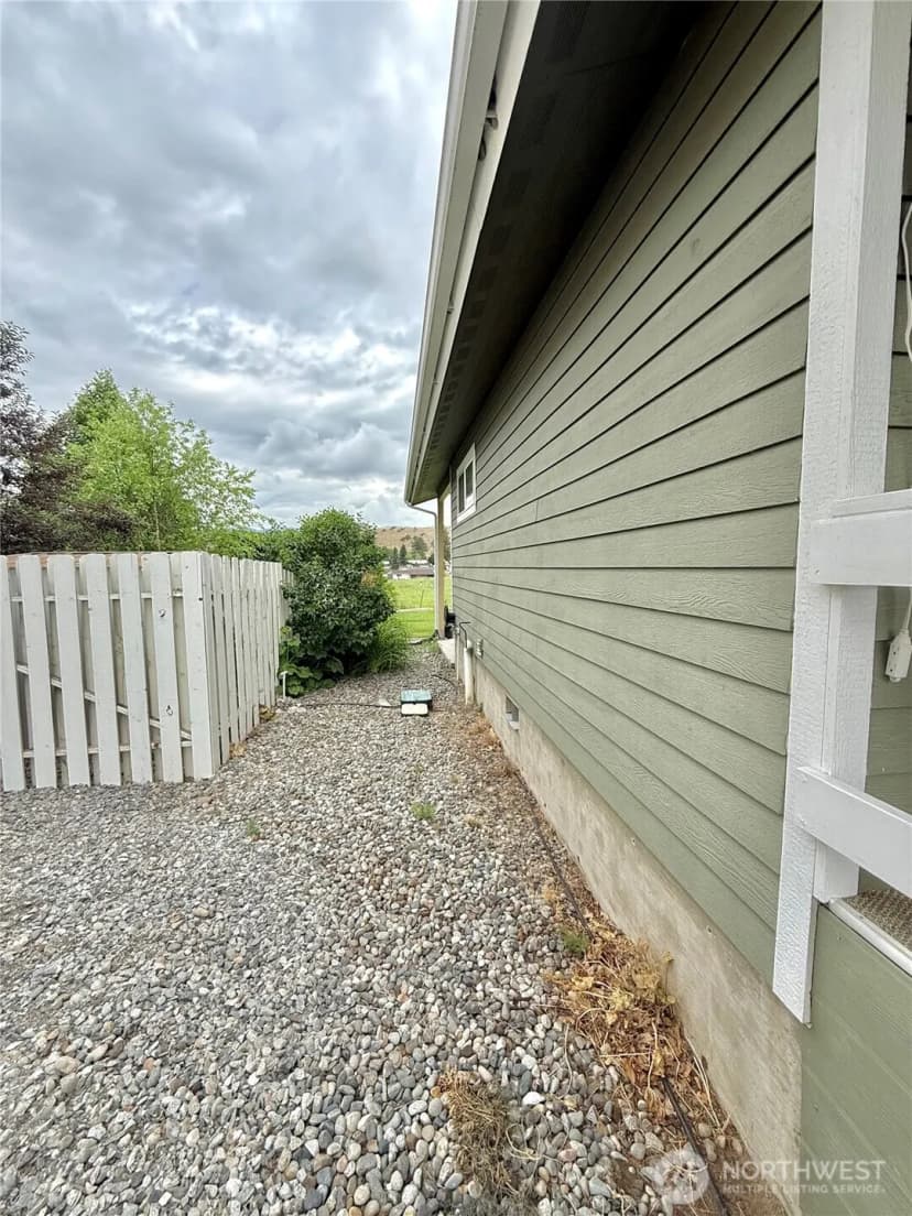 Property photo for 727 Kenwood Street, Omak photo 14