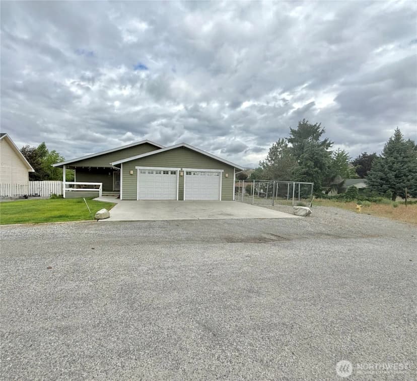 Property photo for 727 Kenwood Street, Omak photo 2