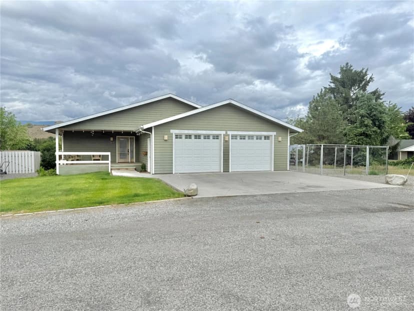 Property photo for 727 Kenwood Street, Omak