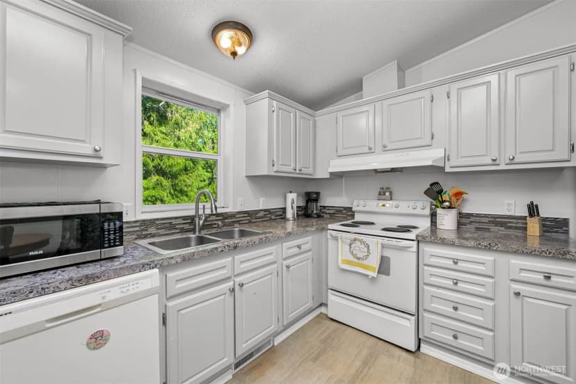 Property photo for 2174 Yew Street Road #22, Bellingham photo 20