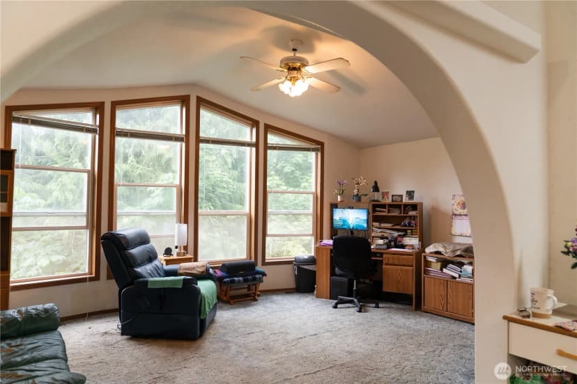 Property photo for 301 W Alder Drive, Sedro Woolley photo 2