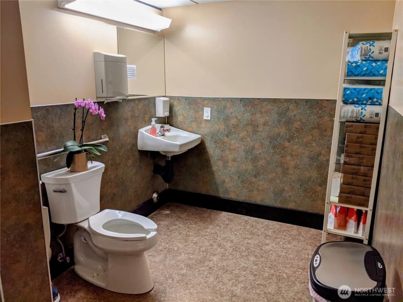 Property photo for 22226 6th Avenue S #101, Des Moines photo 12