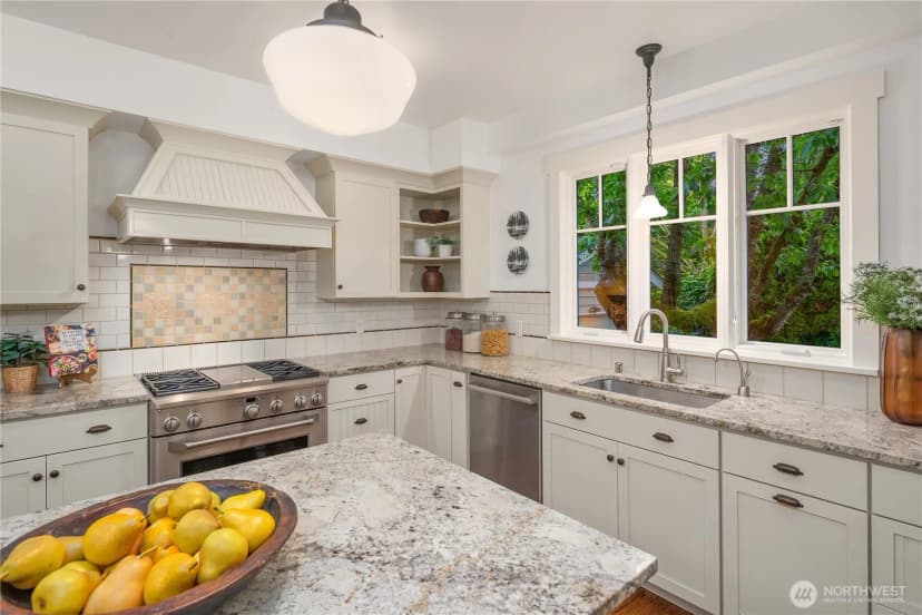 Property photo for 2212 Federal Avenue E, Seattle photo 16