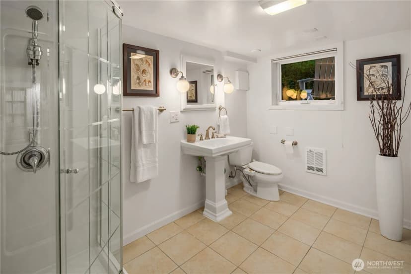 Property photo for 2212 Federal Avenue E, Seattle photo 32
