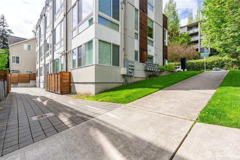 Property photo for 230 26th Avenue E, Seattle photo 24