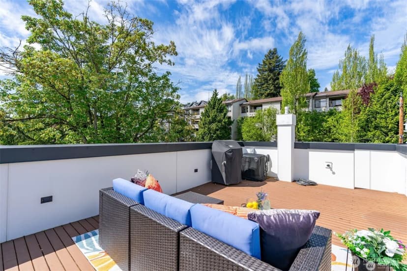Property photo for 230 26th Avenue E, Seattle photo 11