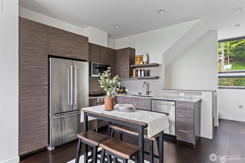 Property photo for 230 26th Avenue E, Seattle photo 6