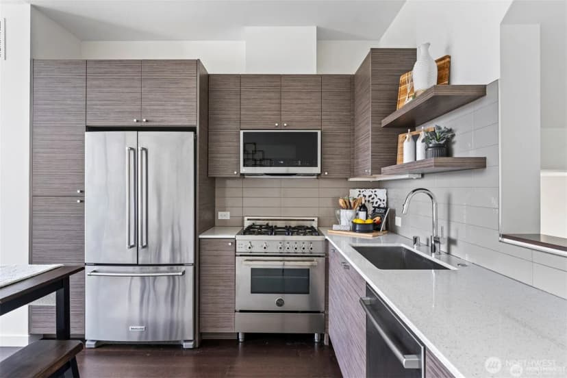 Property photo for 230 26th Avenue E, Seattle photo 3