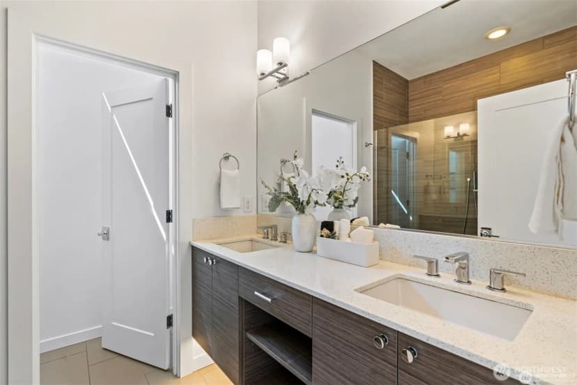 Property photo for 230 26th Avenue E, Seattle photo 15