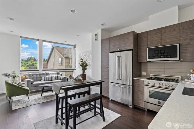 Property photo for 230 26th Avenue E, Seattle photo 5
