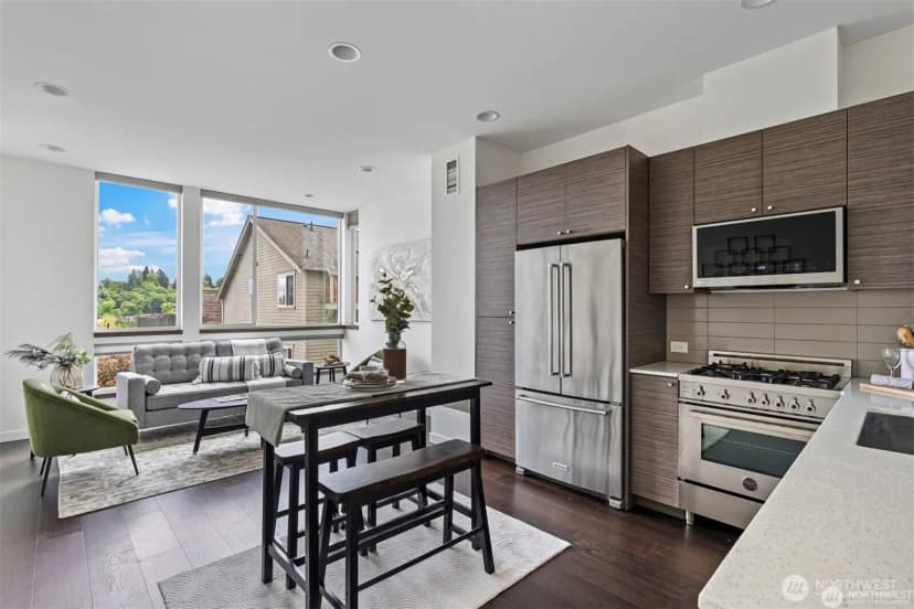 Property photo for 230 26th Avenue E, Seattle photo 5