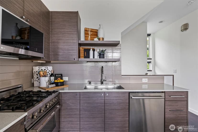 Property photo for 230 26th Avenue E, Seattle photo 4
