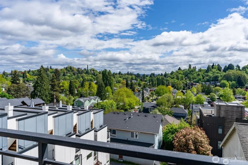 Property photo for 230 26th Avenue E, Seattle photo 12