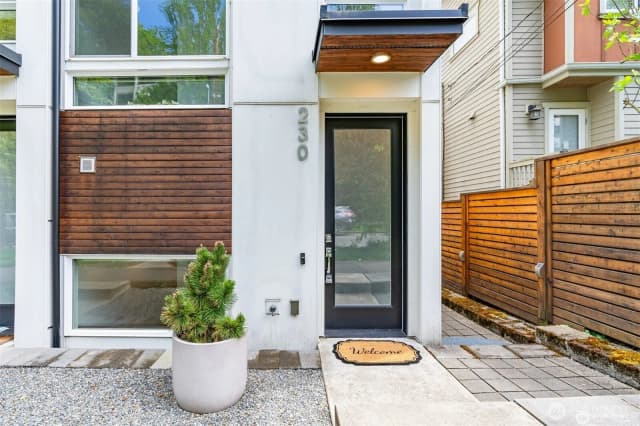 Property photo for 230 26th Avenue E, Seattle photo 2