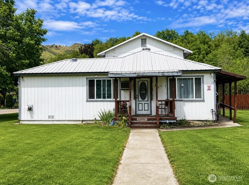 Property photo for 402 Juniper Street, Oroville