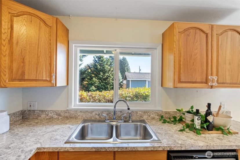 Property photo for 16812 123rd Avenue Se, Renton photo 8