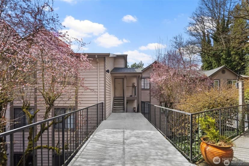 Property photo for 11419 99th Place Ne #102, Kirkland photo 6