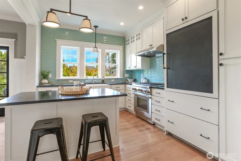 Property photo for 2222 Warren Avenue N, Seattle photo 10