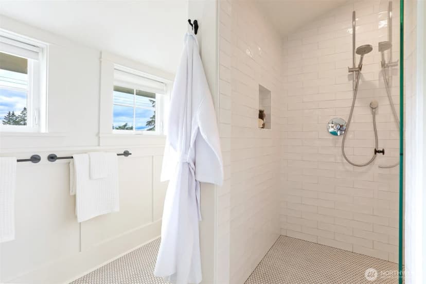 Property photo for 2222 Warren Avenue N, Seattle photo 28