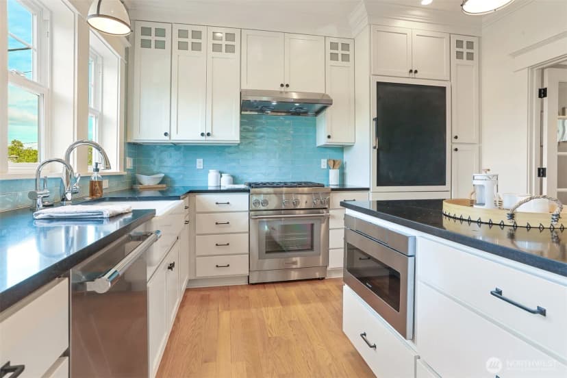 Property photo for 2222 Warren Avenue N, Seattle photo 9