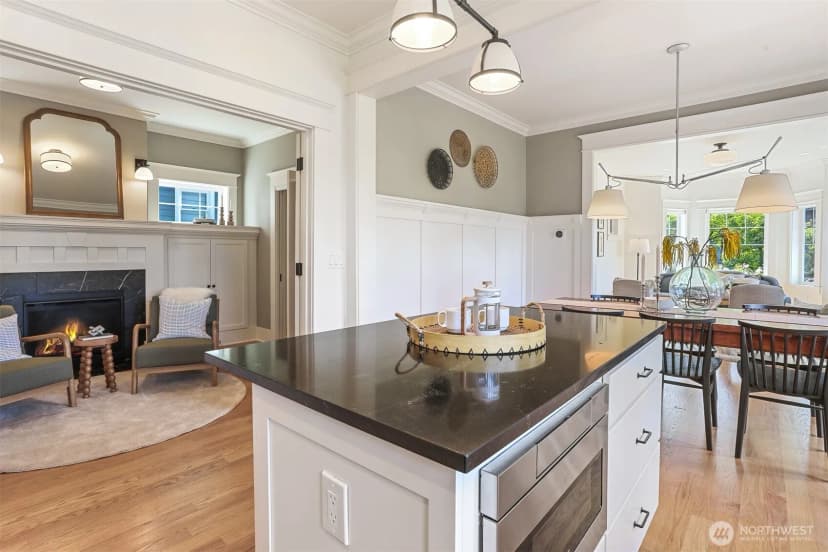 Property photo for 2222 Warren Avenue N, Seattle photo 11