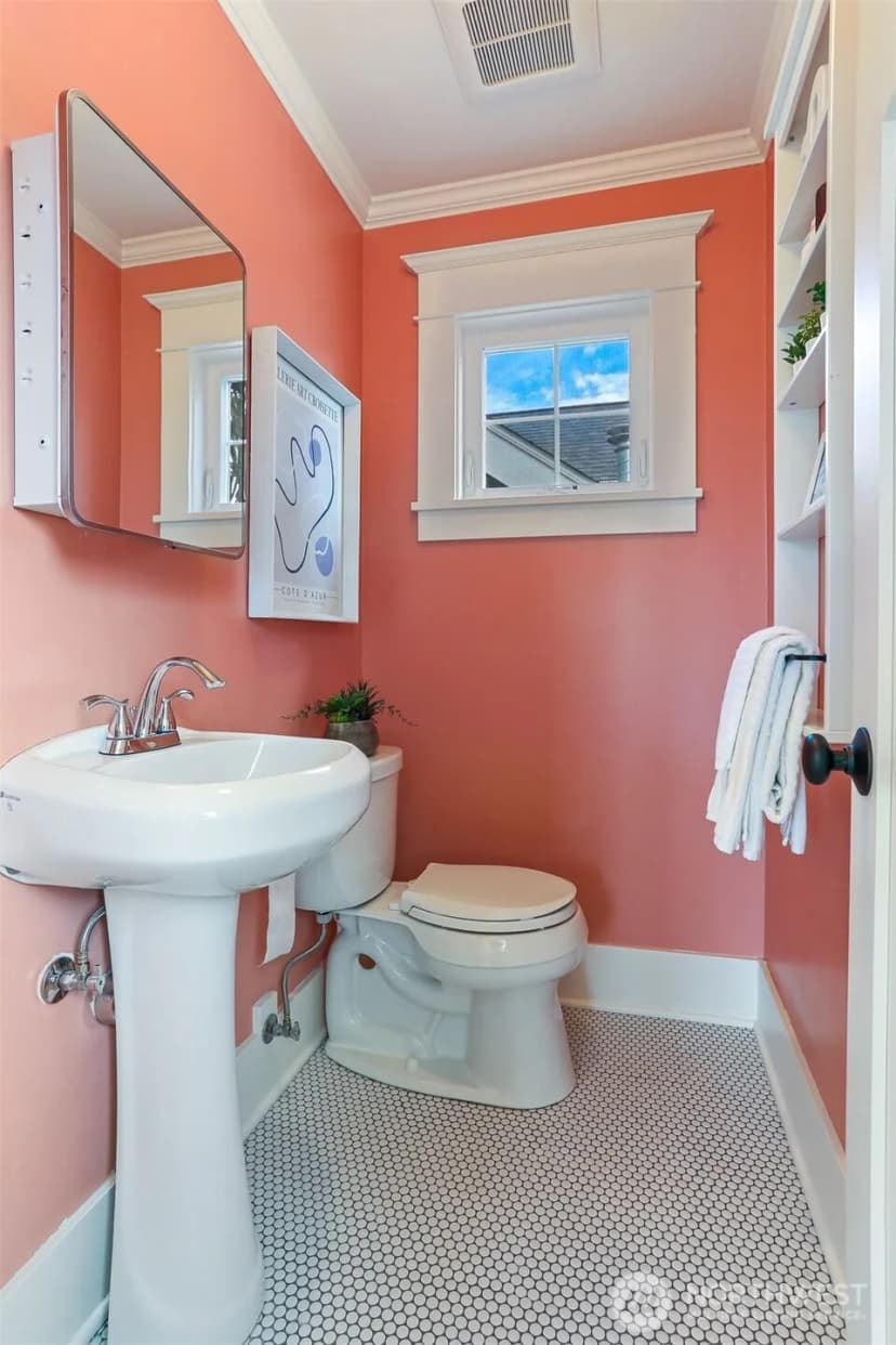 Property photo for 2222 Warren Avenue N, Seattle photo 18