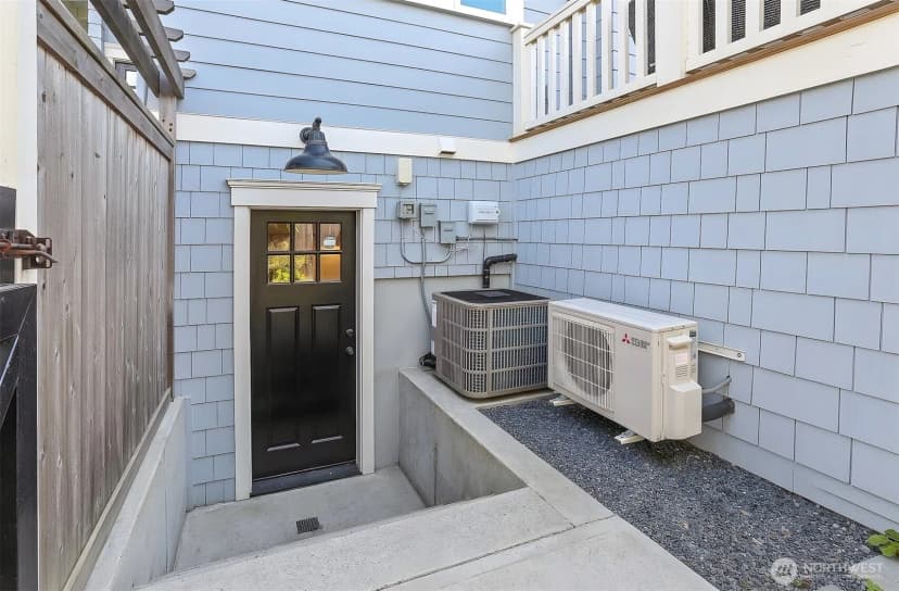 Property photo for 2222 Warren Avenue N, Seattle photo 34