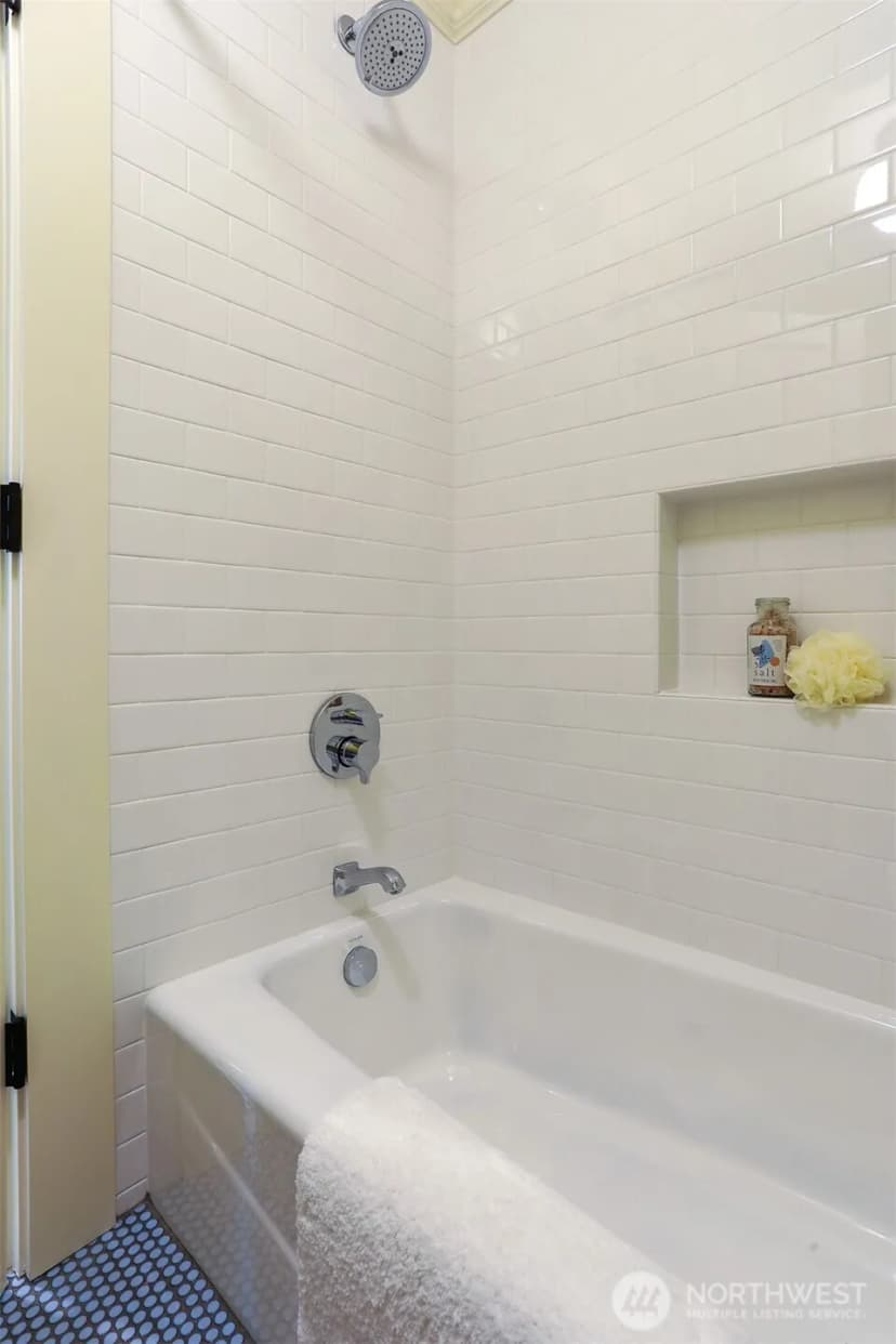 Property photo for 2222 Warren Avenue N, Seattle photo 33