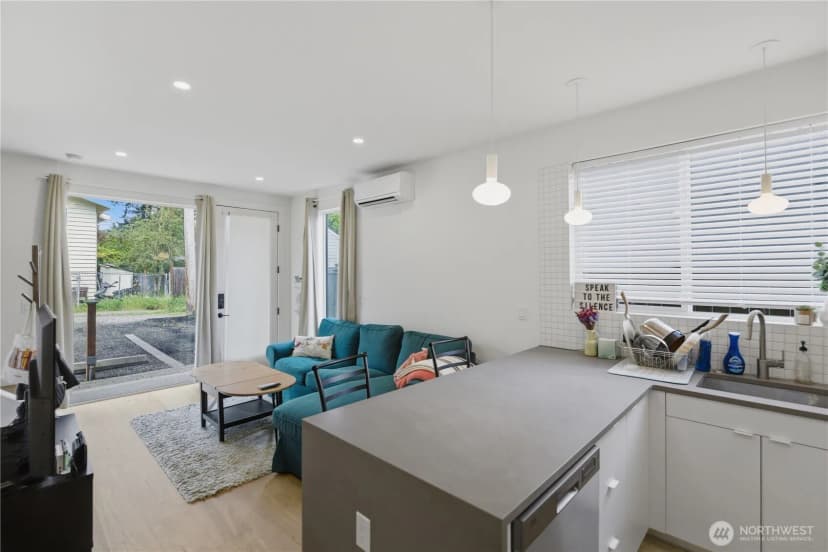 Property photo for 918 N 100th Street #b, Seattle photo 10
