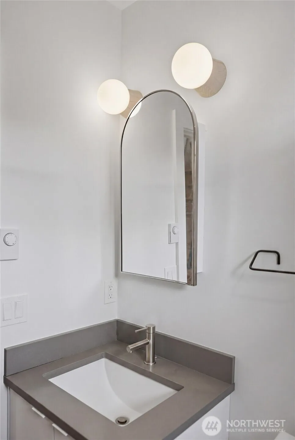 Property photo for 918 N 100th Street #b, Seattle photo 27