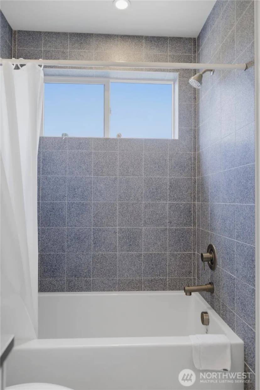 Property photo for 918 N 100th Street #b, Seattle photo 25