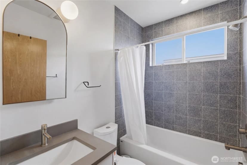 Property photo for 918 N 100th Street #b, Seattle photo 24