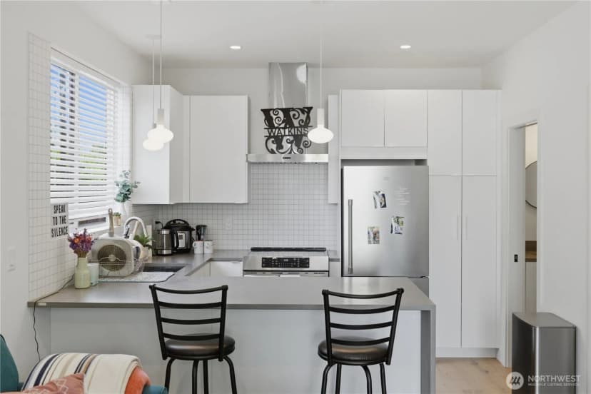 Property photo for 918 N 100th Street #b, Seattle photo 11