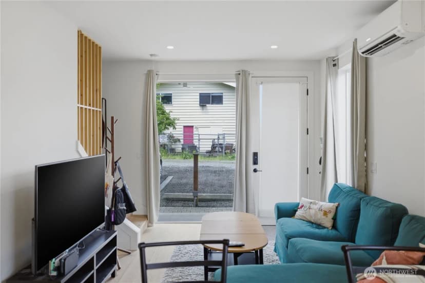 Property photo for 918 N 100th Street #b, Seattle photo 9
