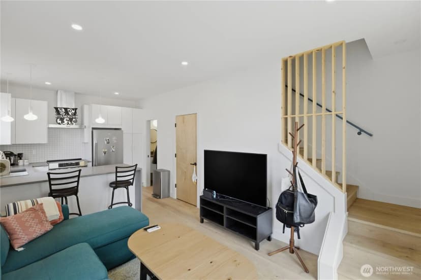 Property photo for 918 N 100th Street #b, Seattle photo 17