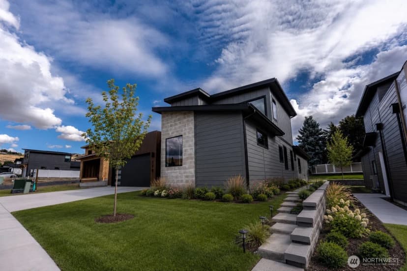 Property photo for 170 Chadwick Street Nw, East Wenatchee photo 2