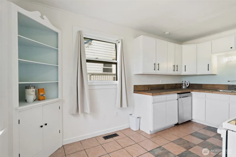 Property photo for 1205 Oyster Bay Avenue S, Bremerton photo 12
