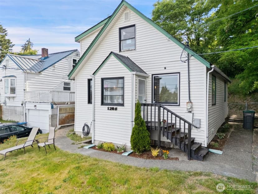 Property photo for 1205 Oyster Bay Avenue S, Bremerton photo 3