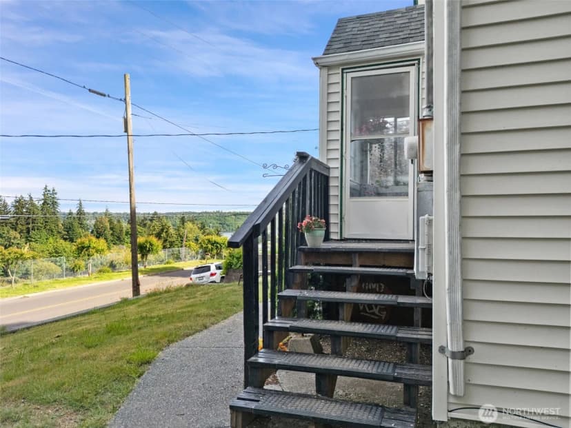 Property photo for 1205 Oyster Bay Avenue S, Bremerton photo 4