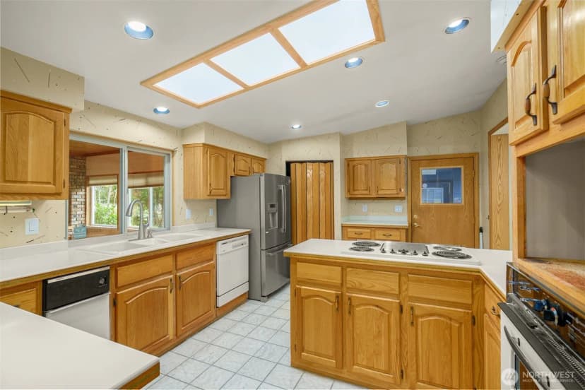 Property photo for 921 241st Place Sw, Bothell photo 12