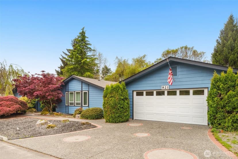 Property photo for 921 241st Place Sw, Bothell photo 3