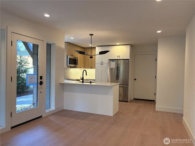 Property photo for 3024 Ne 95th Street, Seattle photo 9