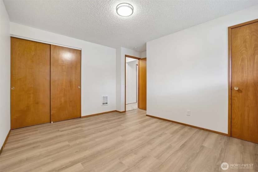 Property photo for 31430 W Lake Morton Drive Se, Kent photo 17
