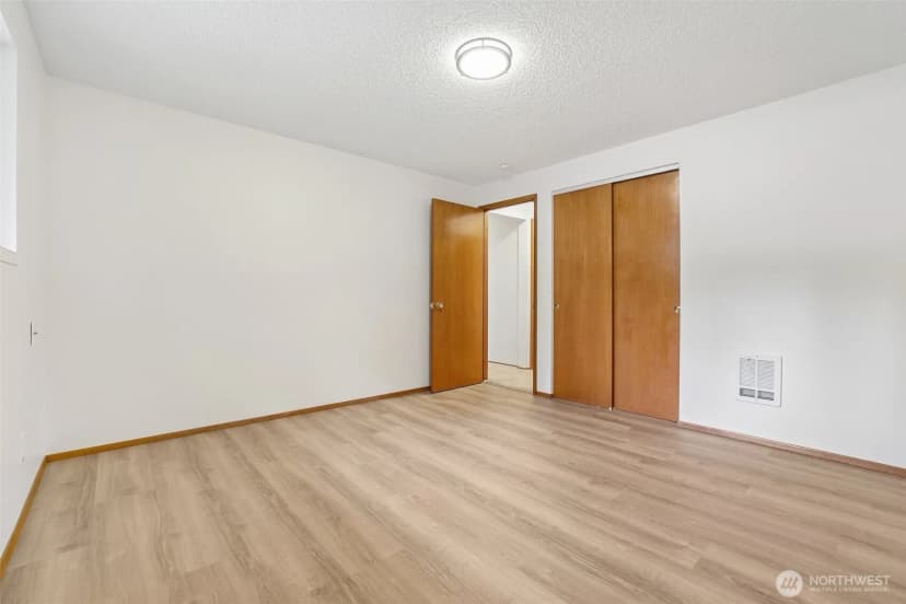 Property photo for 31430 W Lake Morton Drive Se, Kent photo 16