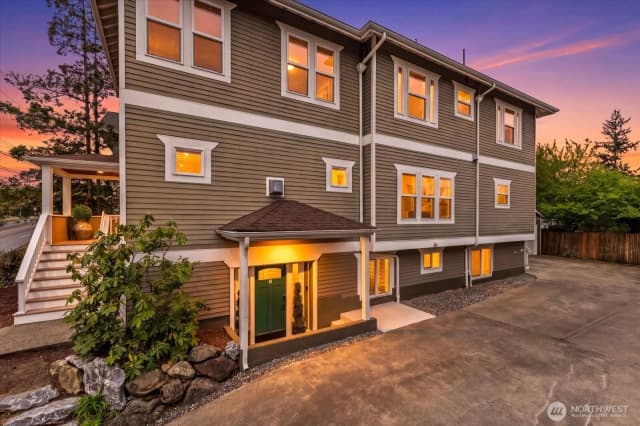 Property photo for 400 Ne 50th Street, Seattle