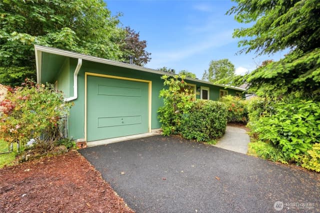 Property photo for 8421 6th Ave Sw, Seattle photo 2