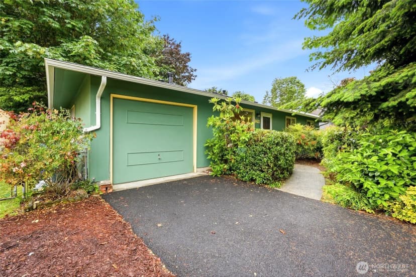 Property photo for 8421 6th Ave Sw, Seattle photo 2